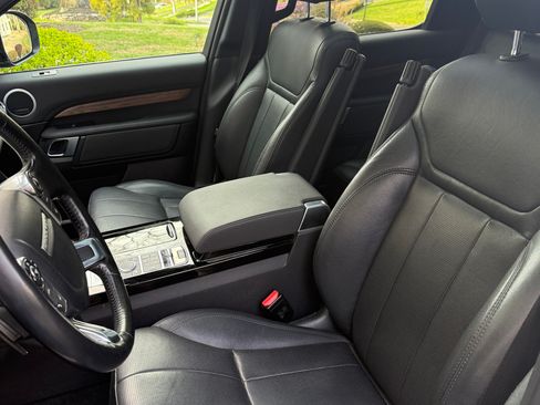 Used 2017 Land Rover Discovery HSE image 13