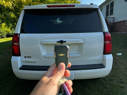 Used 2018 Chevrolet Tahoe LT w/ LT Signature Package image 16