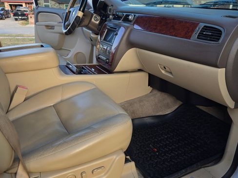 Used 2010 Chevrolet Tahoe LTZ image 11