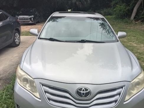 Used 2010 Toyota Camry XLE image 8