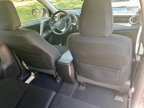 Used 2015 Toyota RAV4 LE image 21
