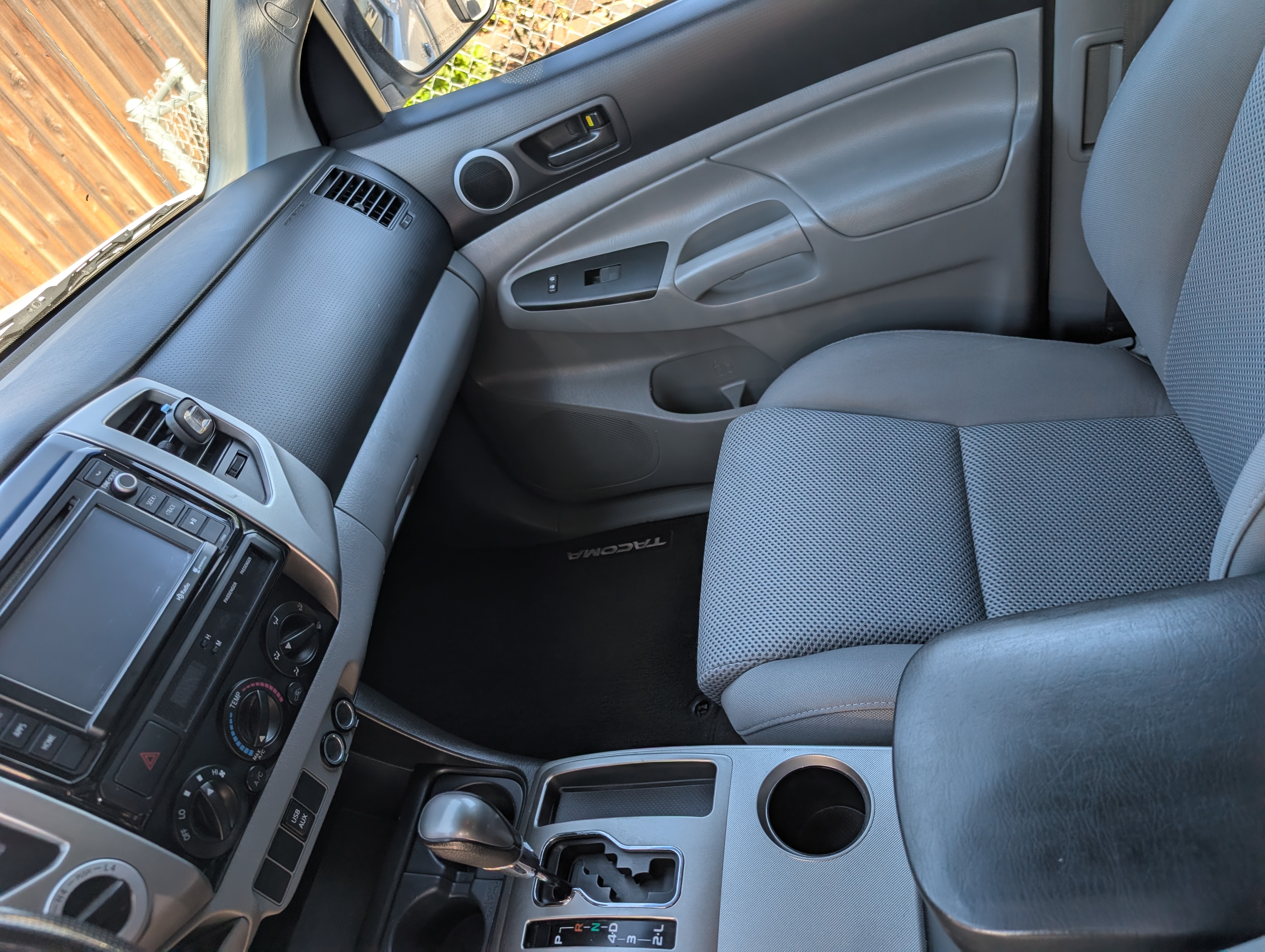 Used 2014 Toyota Tacoma 4x4 Access Cab V6 w/ TRD Sport Package image 12