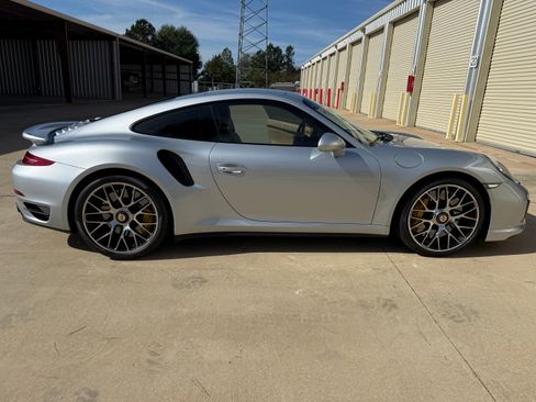 Used 2014 Porsche 911 Turbo S image 2