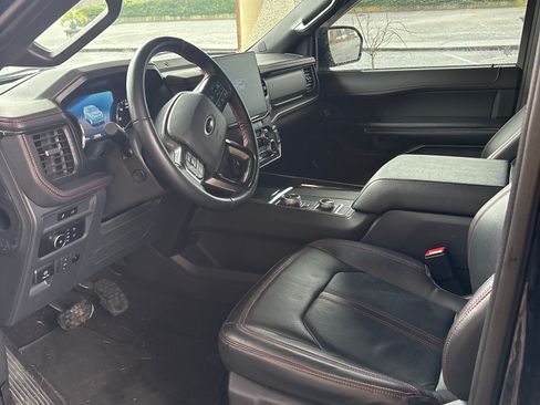 Used 2023 Ford Expedition Limited image 10