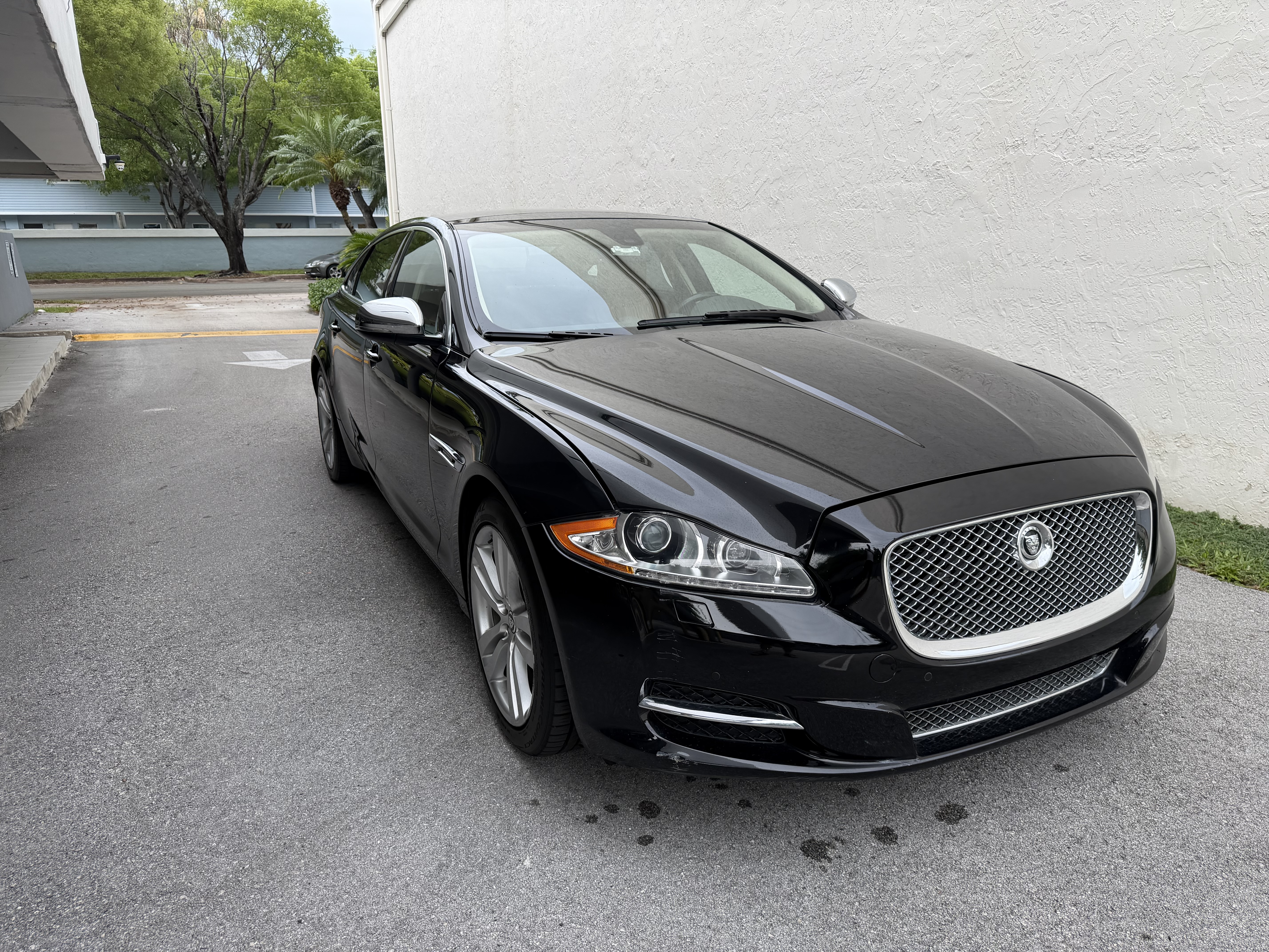 Used 2012 Jaguar XJ L RWD image 8