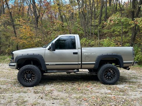 Used 1998 Chevrolet Silverado 1500 4x4 Regular Cab image 2