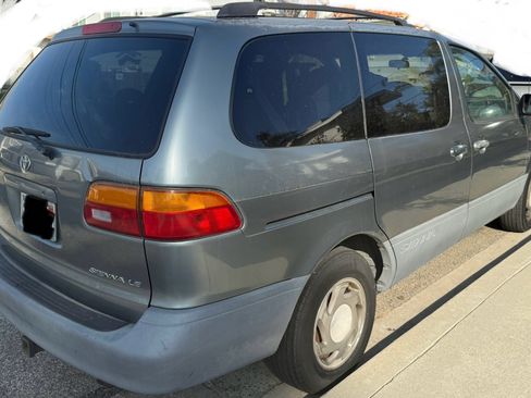 Used 2000 Toyota Sienna LE image 1