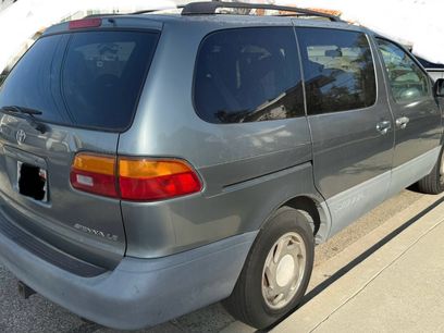 Used 2000 Toyota Sienna LE