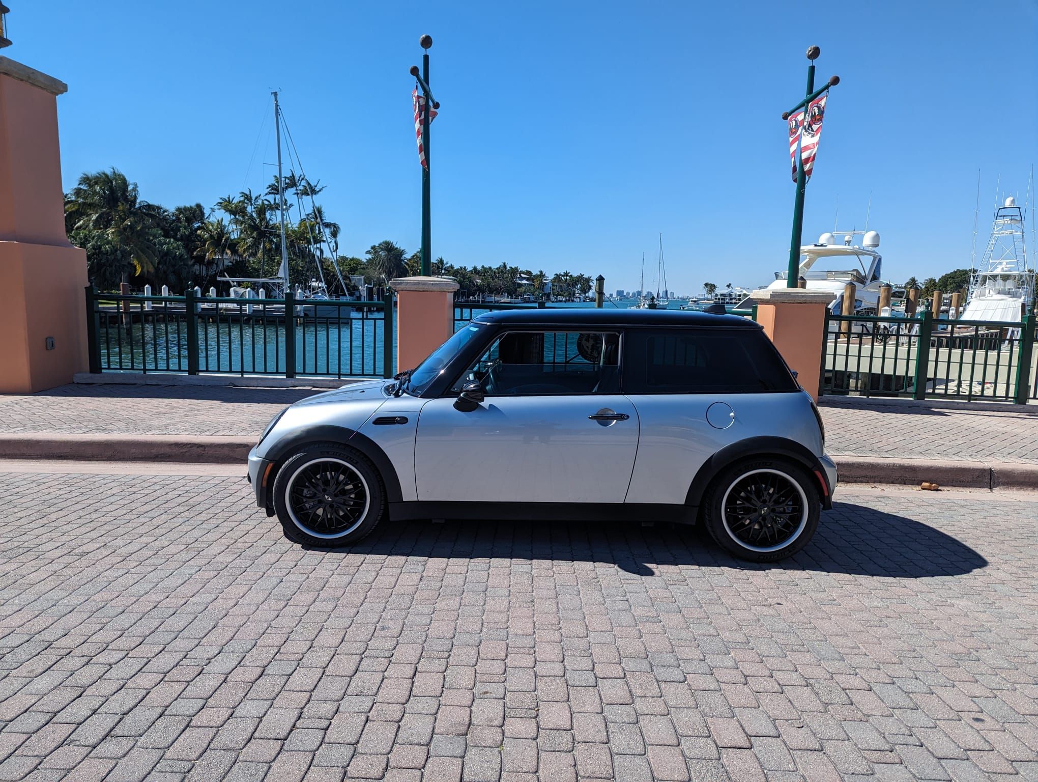 Used 2004 MINI Cooper Hardtop FWD image 1