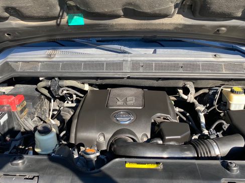 Used 2011 Nissan Armada Platinum w/ 2nd Row Captain Seat Pkg image 19