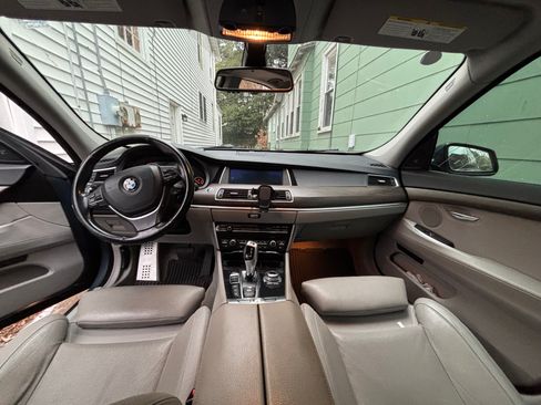Used 2012 BMW 550i Gran Turismo xDrive image 9