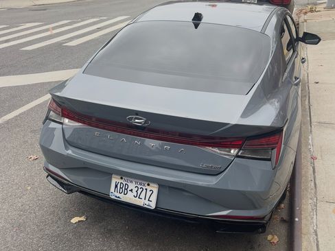 Used 2023 Hyundai Elantra Limited image 12