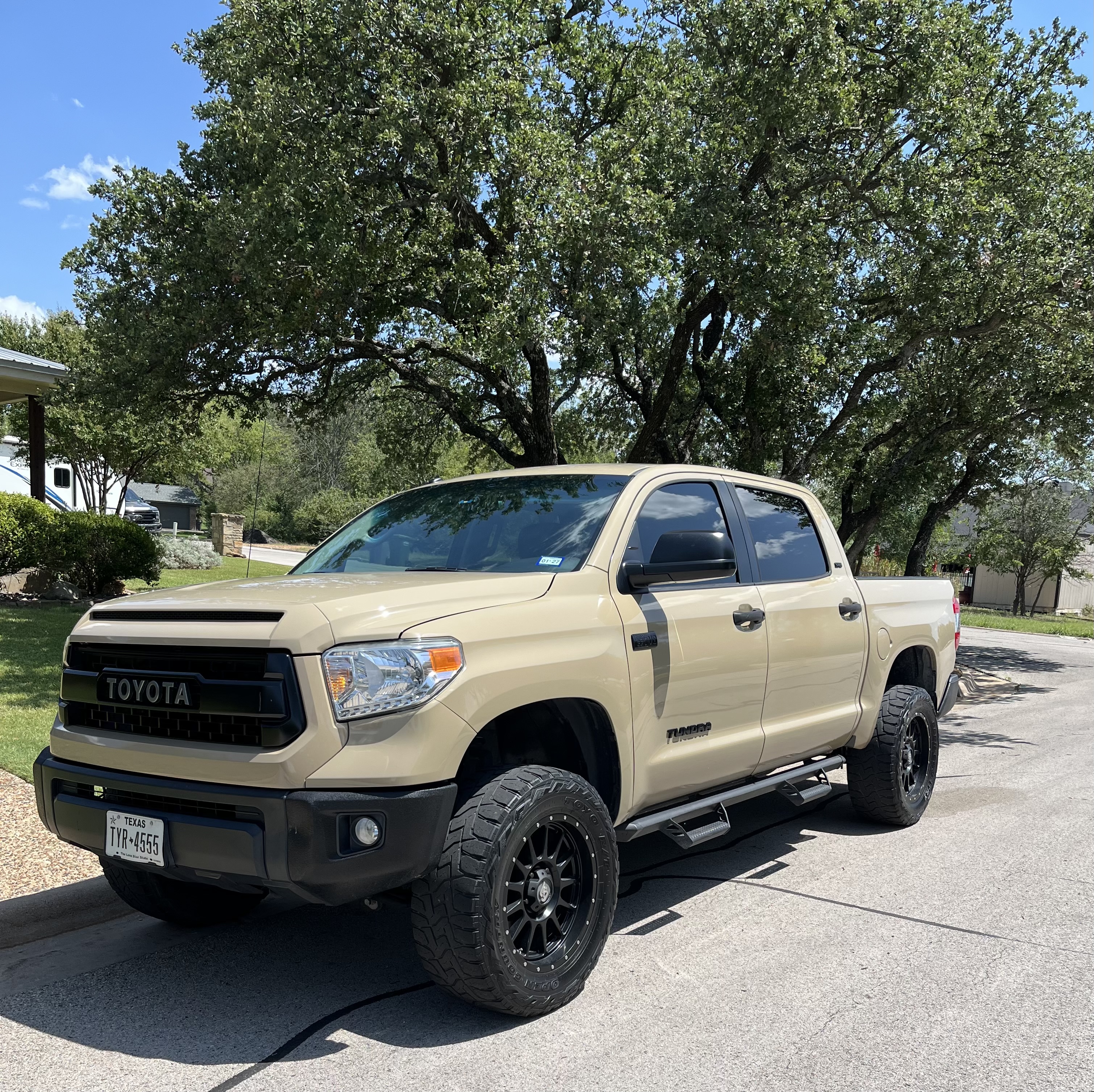 Used 2017 Toyota Tundra SR5 w/ SR5 Upgrade Package AWD/4WD image 2