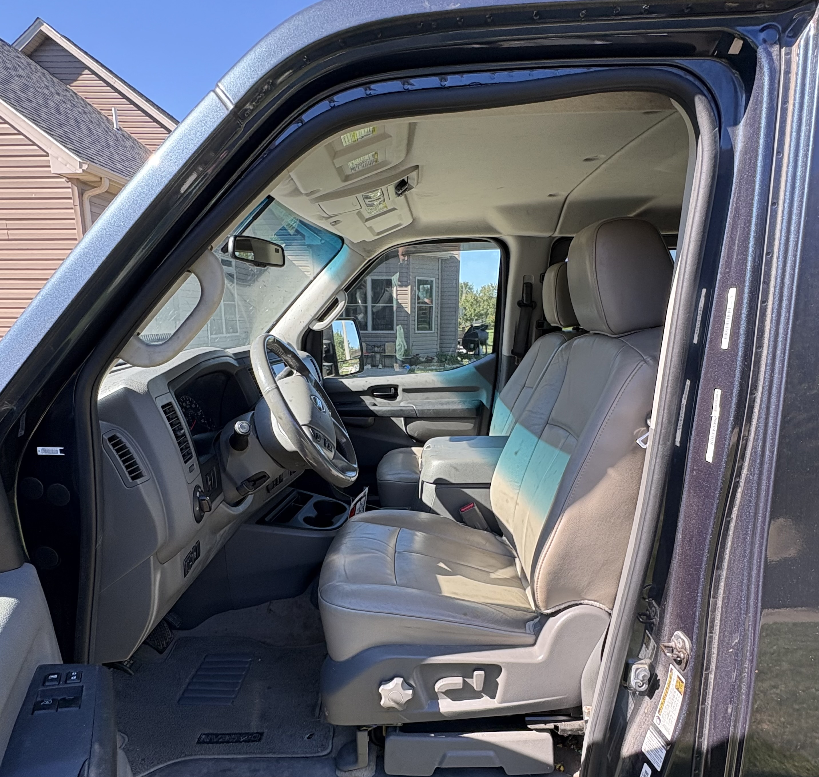 Used 2014 Nissan NV 3500 SL w/ Technology Package RWD image 10