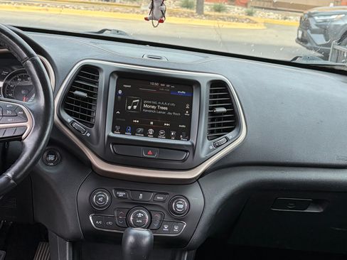 Used 2017 Jeep Cherokee Limited FWD image 4