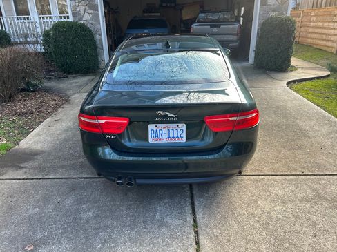 Used 2017 Jaguar XE Premium image 4