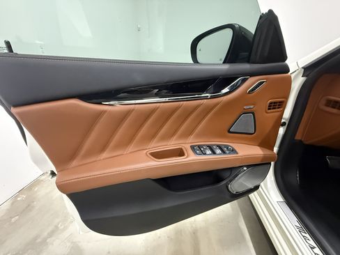 Used 2021 Maserati Quattroporte Trofeo image 15