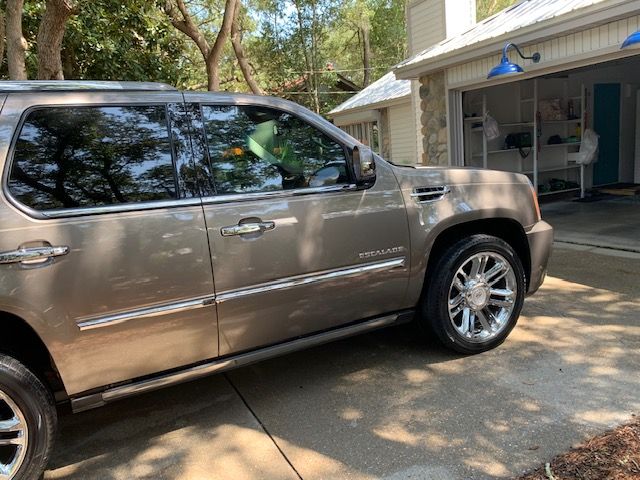 Used 2012 Cadillac Escalade Platinum AWD/4WD image 5