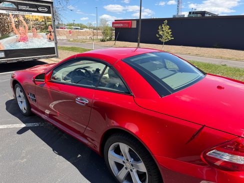 Used 2009 Mercedes-Benz SL 550 image 2
