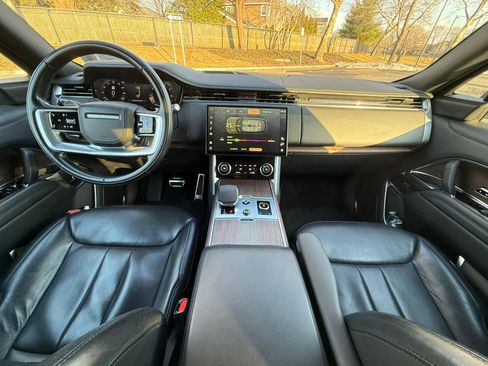 Used 2023 Land Rover Range Rover Long Wheelbase Autobiography image 18