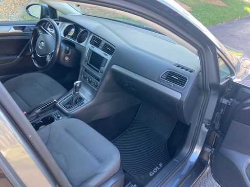 Used 2016 Volkswagen Golf S image 17