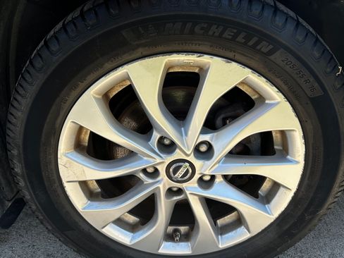 Used 2016 Nissan Sentra SV w/ Driver's Assist Package FWD image 11