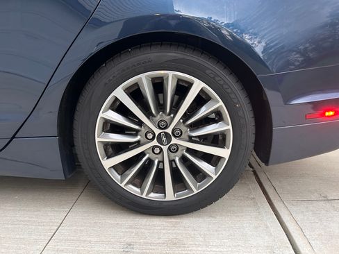 Used 2017 Lincoln MKZ Select image 16