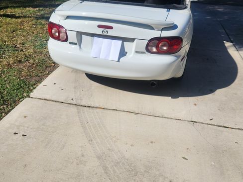 Used 2002 MAZDA MX-5 Miata image 9