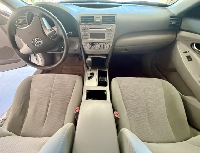 Used 2010 Toyota Camry LE FWD image 13