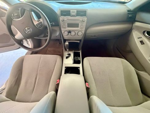 Used 2010 Toyota Camry LE FWD image 12
