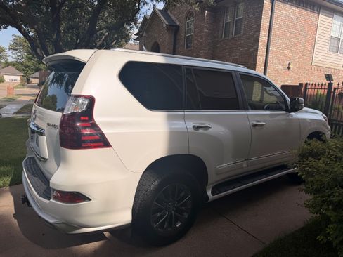 Used 2018 Lexus GX 460 Premium AWD/4WD image 2