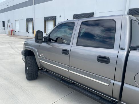 Used 2006 Chevrolet Silverado 2500 LT w/ Onstar Plus Package RWD image 12