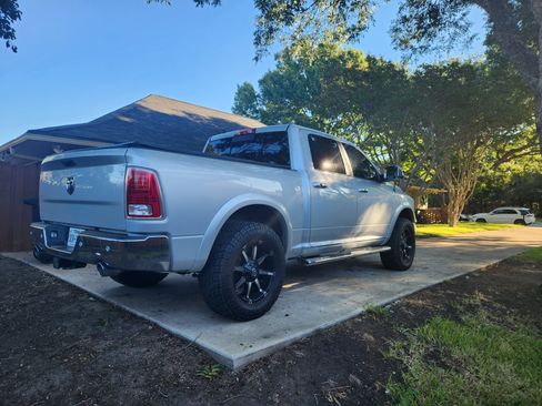 Used 2015 RAM 1500 Laramie w/ Convenience Group image 5