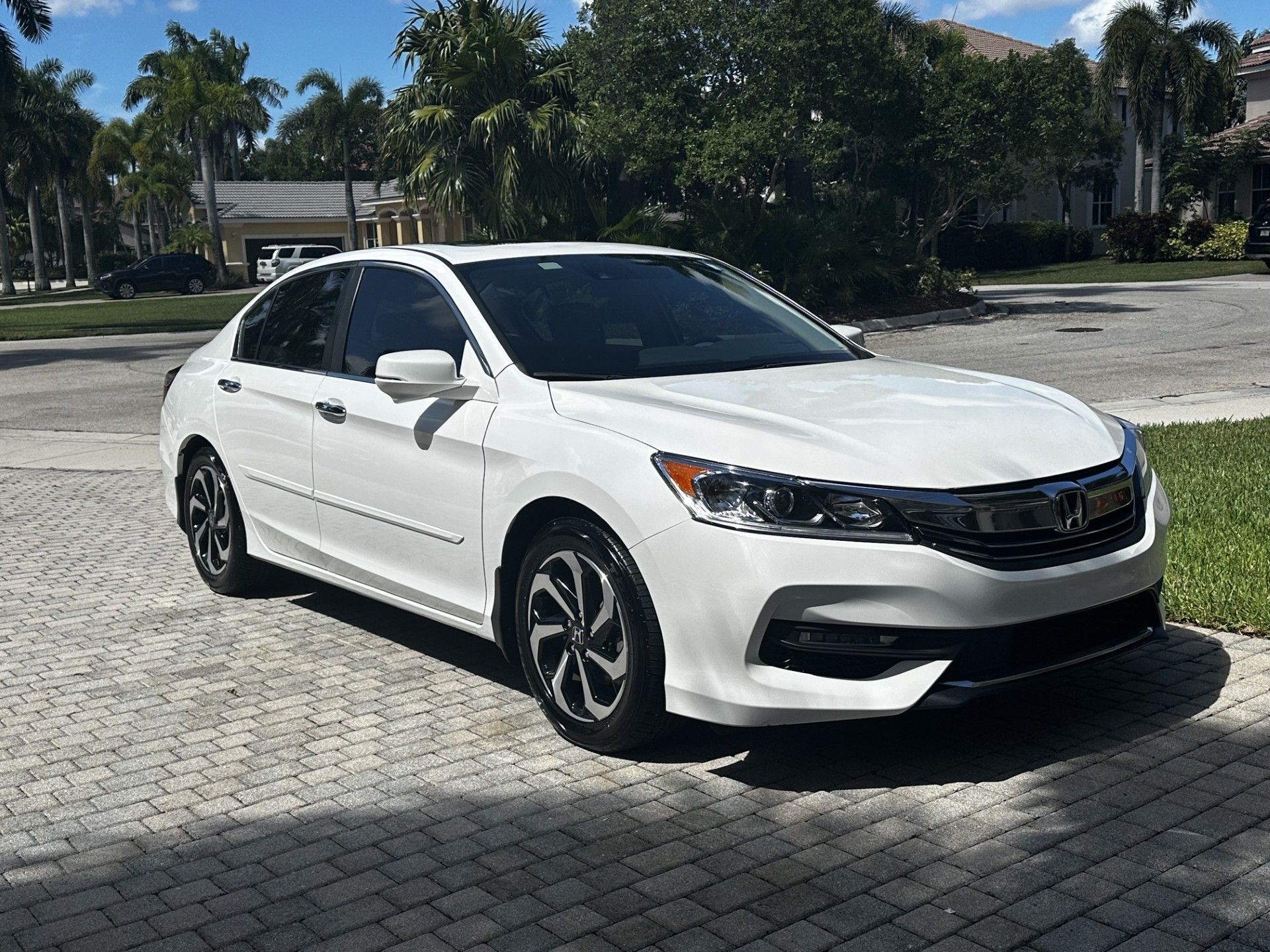 Used 2016 Honda Accord EX image 6