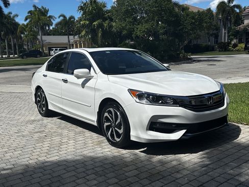 Used 2016 Honda Accord EX image 1