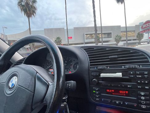 Used 1999 BMW 323is Coupe image 10