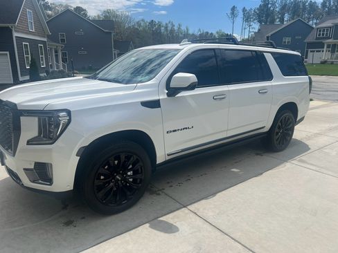 Used 2023 GMC Yukon XL Denali w/ Denali Reserve Package image 5
