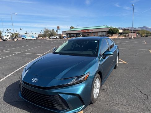 Used 2025 Toyota Camry LE w/ Convenience Package FWD image 6