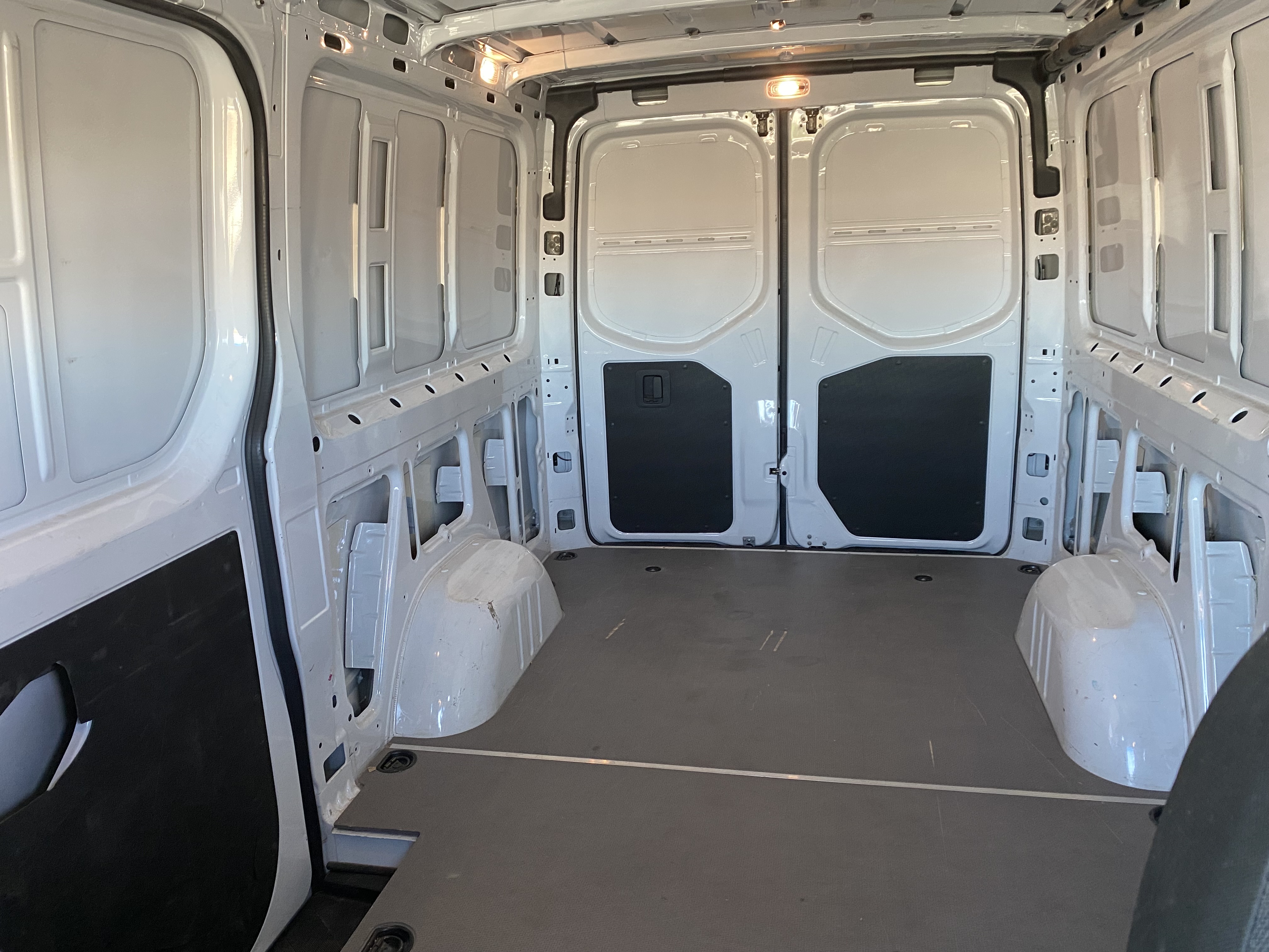 Used 2021 Mercedes-Benz Sprinter 2500 image 2