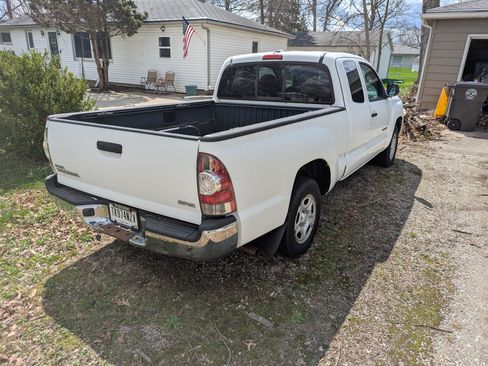 Used 2010 Toyota Tacoma 2WD Access Cab image 2