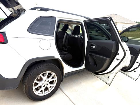 Used 2015 Jeep Cherokee Sport w/ Cold Weather Group image 5