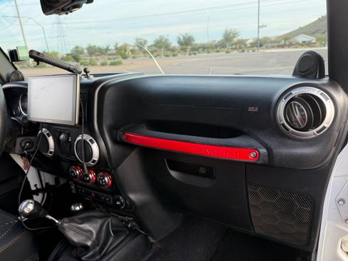 Used 2014 Jeep Wrangler Rubicon w/ Connectivity Group image 9