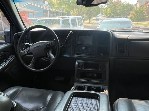 Used 2005 GMC Sierra 2500 SLT AWD/4WD image 13