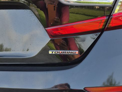 Used 2018 Honda Accord Touring image 10
