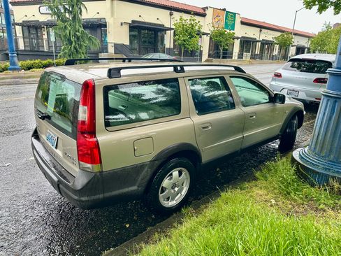 Used 2002 Volvo V70 Cross Country AWD/4WD image 2