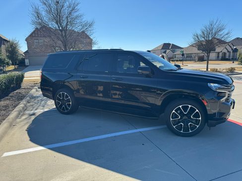 Used 2022 Chevrolet Suburban RST w/ Luxury Package image 2