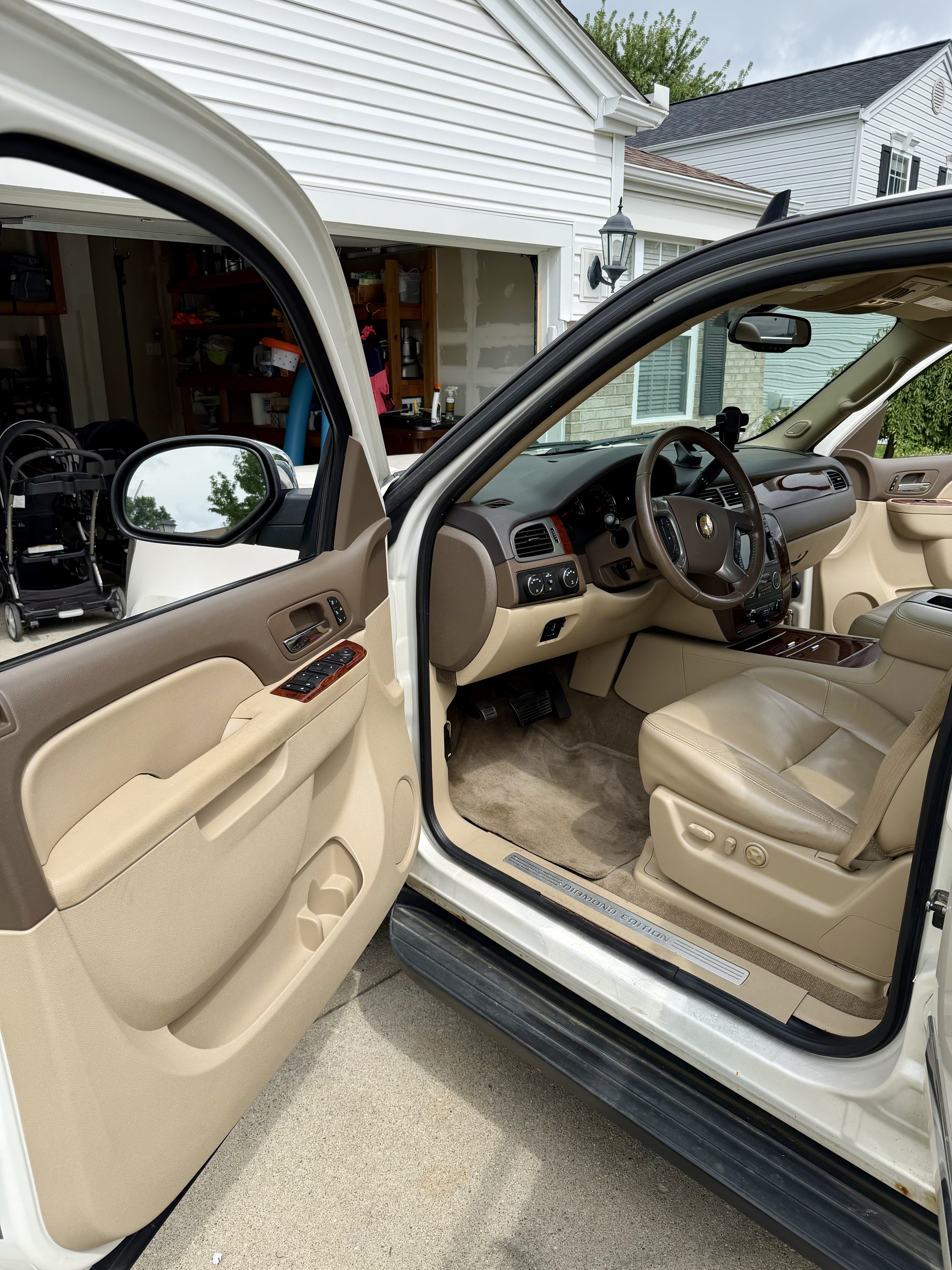 Used 2010 Chevrolet Suburban LTZ AWD/4WD image 12