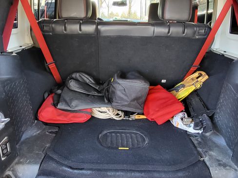 Used 2017 Jeep Wrangler Unlimited Rubicon image 10