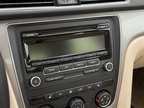 Used 2015 Volkswagen Passat 1.8T Wolfsburg Edition image 8