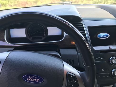 Used 2016 Ford Taurus Limited FWD image 11